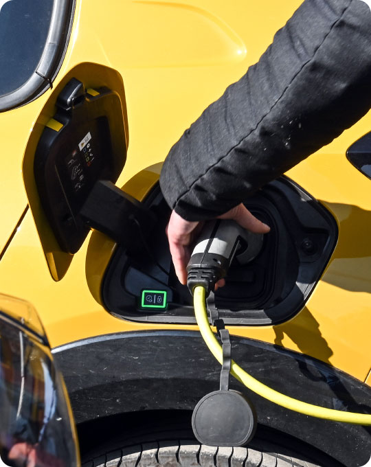 branchement d une voiture electrique a une borne de recharge